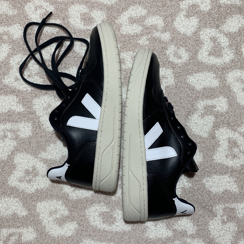 Veja V-10 Mesh Sneaker - Picture 4 of 8